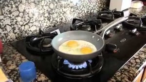 https://cdn-bonnk.nitrocdn.com/yWSBBJXxYtefLpEGkQMArnNHVegrpQiA/assets/images/optimized/rev-c7364e2/wp-content/uploads/2018/03/Green-Pan-Egg-Stone-Frying-pans.jpg