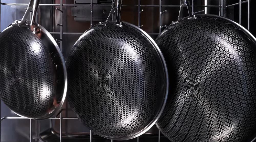 HexClad - Our 8 #Hexclad pan is the most convenient for a serving size of  one! Everyone has their go-to, which size is your favorite to cook on?